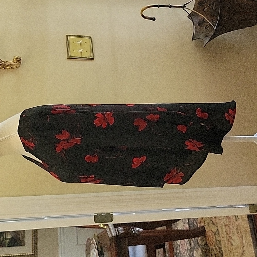 The Limited black red floral top long statement sleeve modified Vneck Med EUC… - Picture 5 of 9